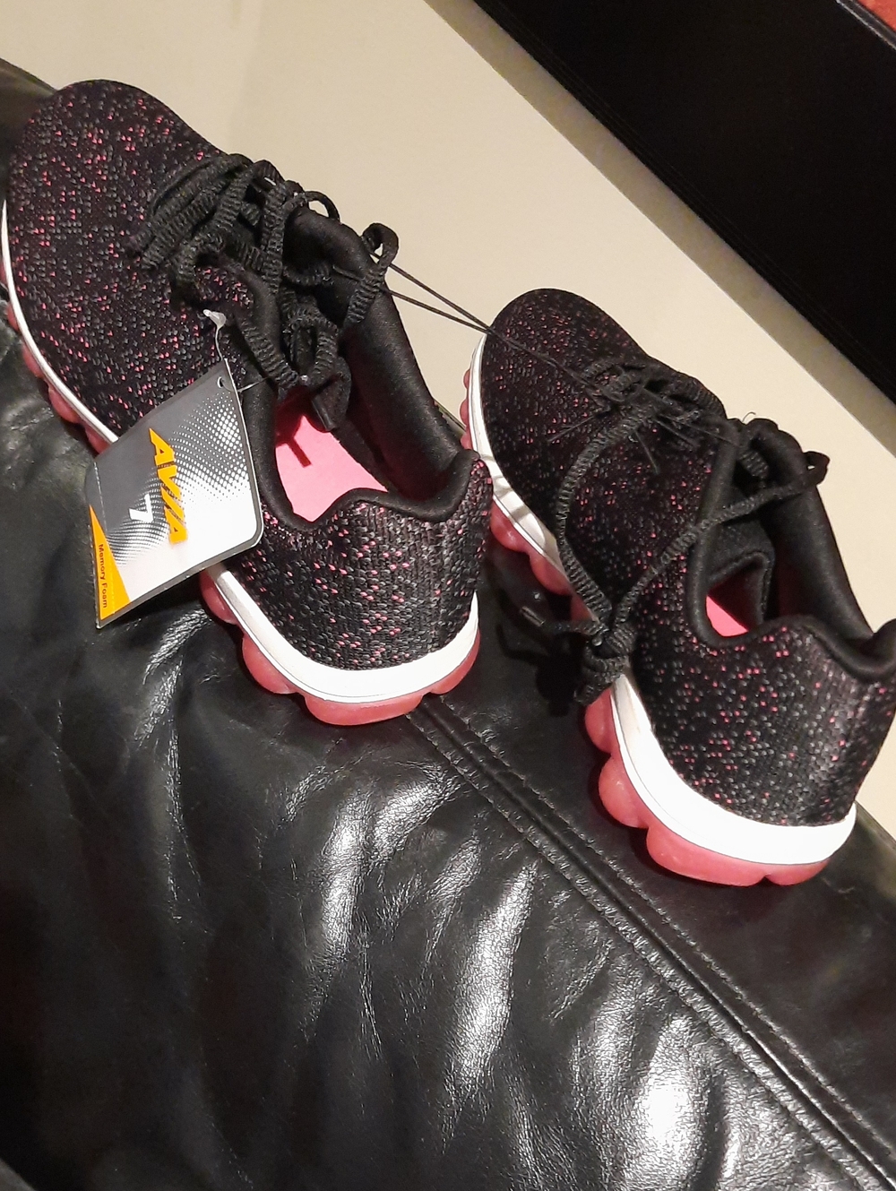 "Avia" Women's Black Athletic Sneakers W/ Pink Accents NWT SIZE 7